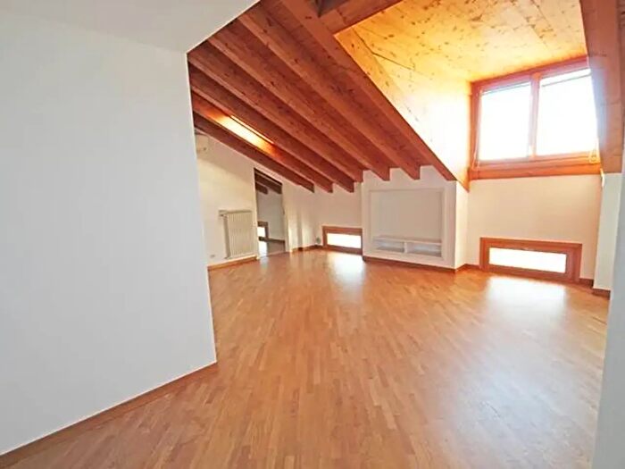 Appartamento trilocale in affitto in Via Garibaldi, Bergamo