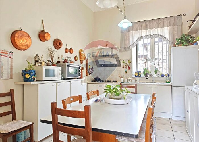 Appartamento trilocale in vendita in Via P Brignola, Caserta