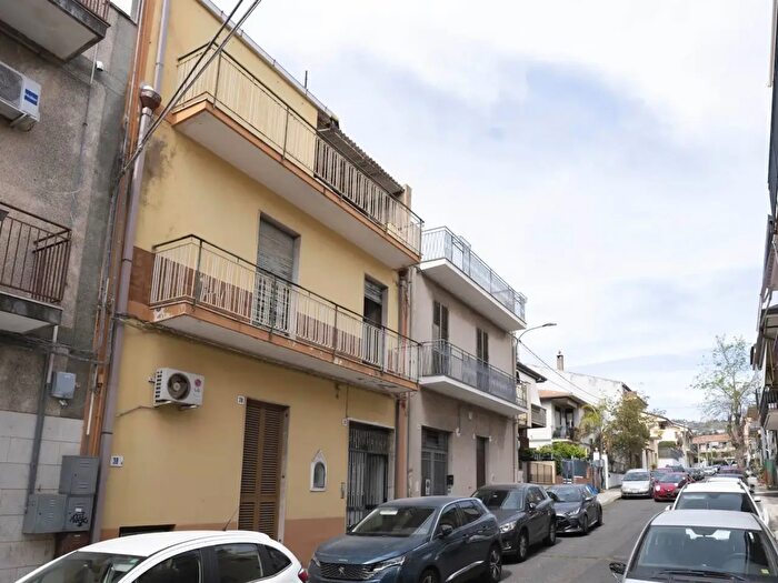 Appartamento con 7 locali in vendita in Aci Castello