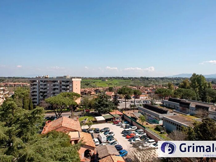 Appartamento con 5 locali in vendita in Via Learco Guerra, Roma