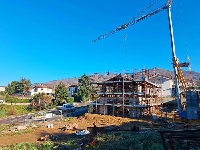 Casa con 5 locali in vendita in Via Dante Alighieri, Reggello