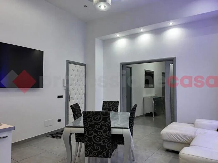 Appartamento trilocale in vendita in Via Carlo E Luigi Giordano, Portici