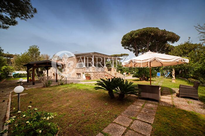 Casa con 16 locali in affitto in Lungomare Circe, San Felice Circeo