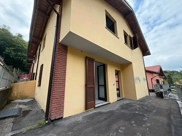 Casa bilocale in vendita in Via Inarca, Proserpio