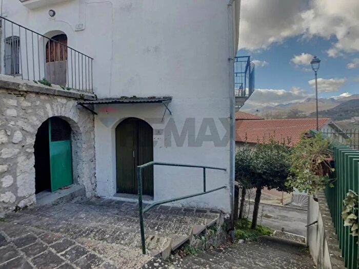 Casa quadrilocale in vendita in Fallo
