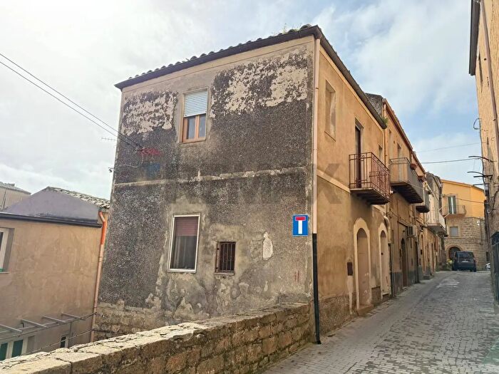 Casa trilocale in vendita in Via Fratelli Bruno, Piazza Armerina