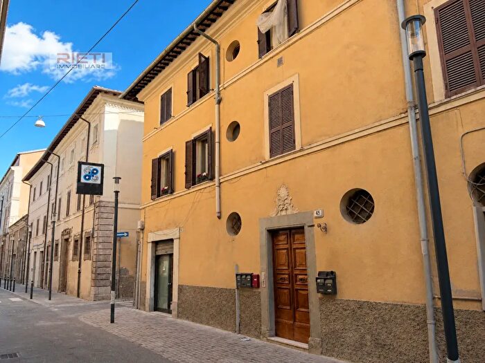 Appartamento trilocale in vendita in Via Terenzio Varrone, Rieti