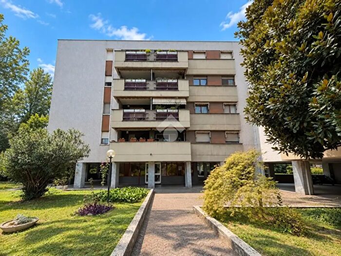 Appartamento quadrilocale in vendita in Via Giacomo Antonini, Milano