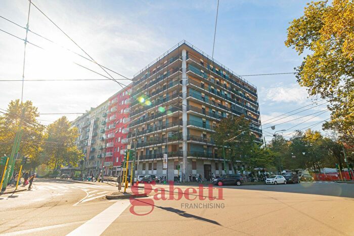 Appartamento quadrilocale in vendita in Piazzale Brescia, Milano