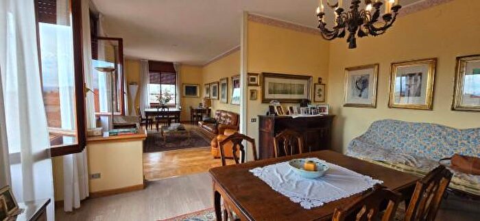 Appartamento quadrilocale in vendita in Reggio Emilia