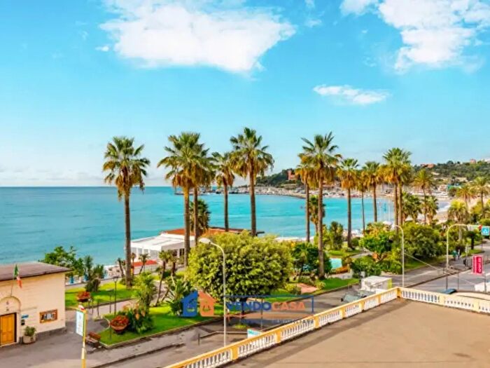 Appartamento trilocale in vendita in Via SantAmbrogio, Varazze