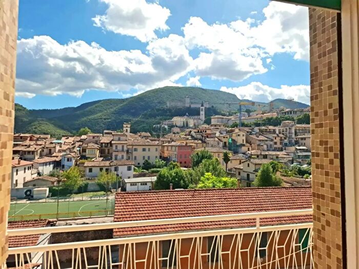 Appartamento con 5 locali in vendita in Viale Martiri della Resistenza, Spoleto
