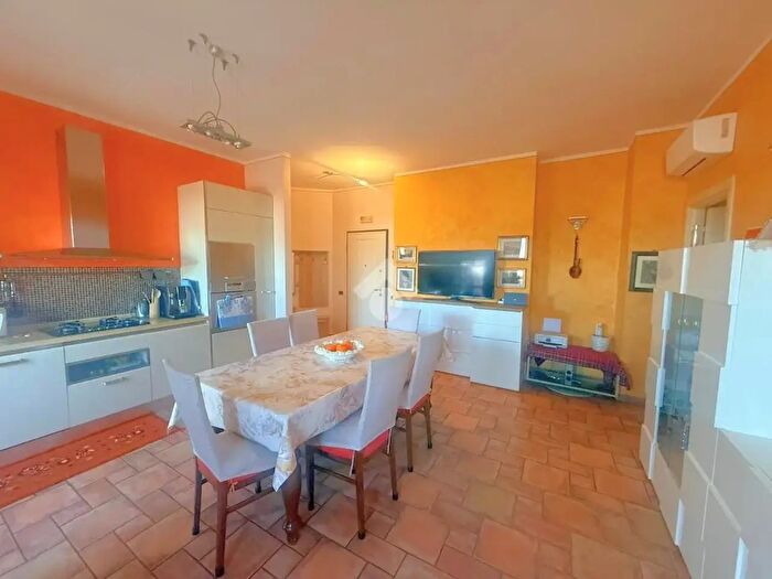 Appartamento trilocale in vendita in Via Vittorio Veneto, Castrezzato