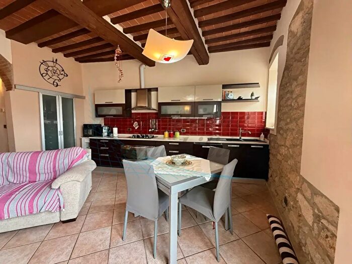 Casa trilocale in vendita in Piazza Pietro Gori, Rosignano Marittimo