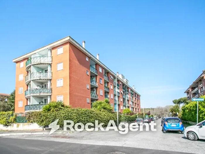 Appartamento quadrilocale in vendita in Via Rocca dei Nibli, Roma