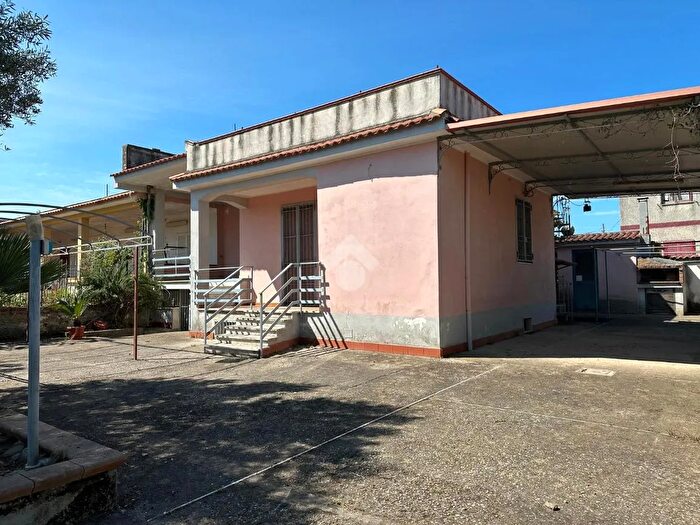 Casa trilocale in vendita in Viale P Tacca, Castel Volturno