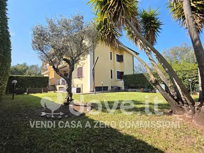 Appartamento quadrilocale in vendita in Via Quadrelle, Roma