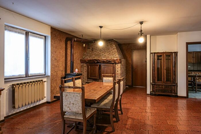 Casa con 6 locali in vendita in Via Casazza, Albino