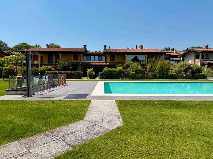 Appartamento trilocale in affitto in Centro, Padenghe sul Garda