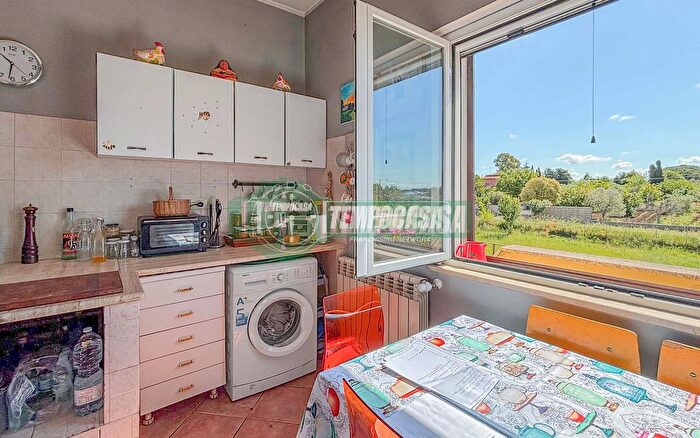 Appartamento trilocale in vendita in Via dei Caprioli, Anguillara Sabazia