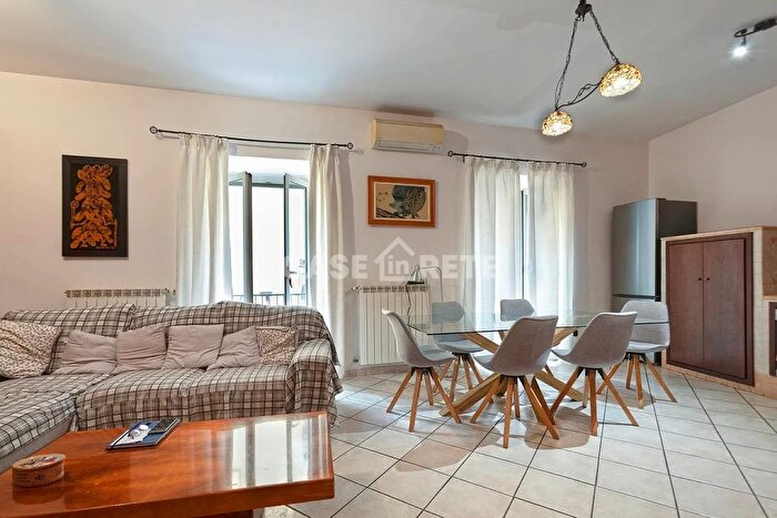 Appartamento quadrilocale in vendita in Via della Bontà, Viterbo