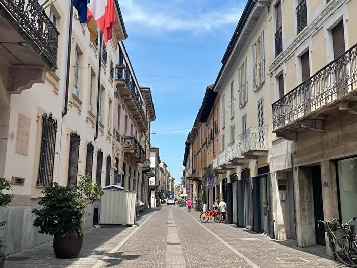 Appartamento quadrilocale in affitto in Corso Roma, Lodi