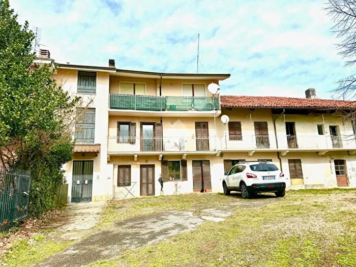 Appartamento trilocale in affitto in Via Castello, Fiano