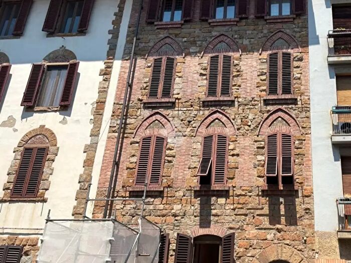 Appartamento quadrilocale in vendita in Via della Cernaia, Firenze