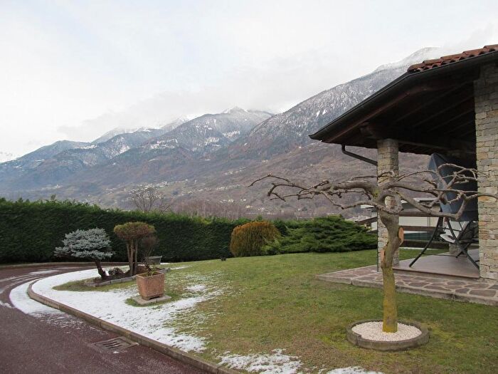 Casa con 8 locali in vendita in Albosaggia