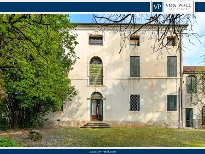 Casa con 6 locali in vendita in Via Rivaro, Colceresa
