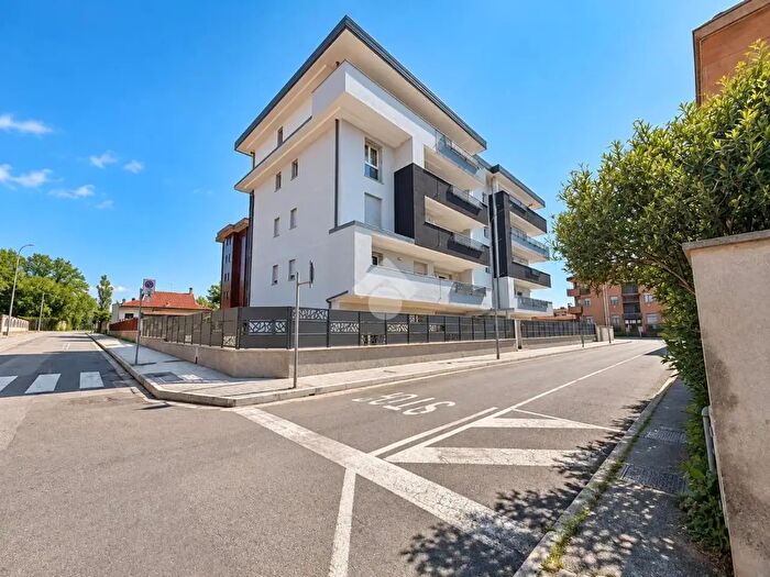 Appartamento trilocale in vendita in Via Andrea Solari, Varedo