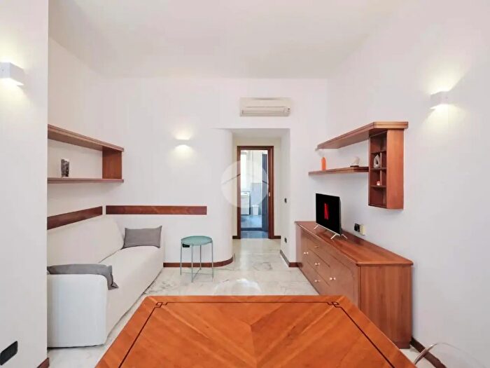 Appartamento trilocale in vendita in Via Palmi, Roma