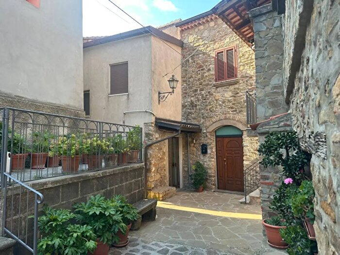 Appartamento trilocale in vendita in Via Camillo Benso di Cavour, Stella Cilento