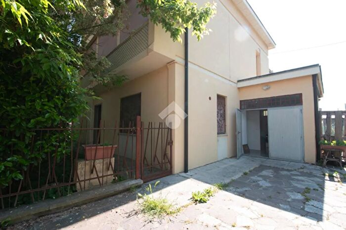 Casa con 5 locali in vendita in Via S Ntonio, Novi Di Modena