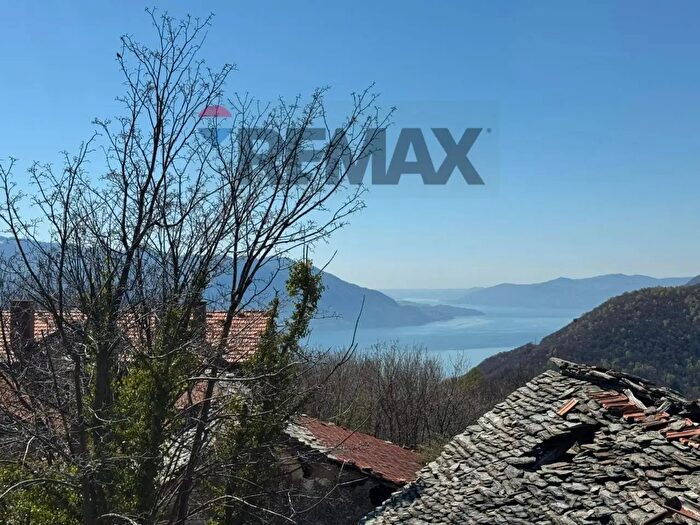 Casa trilocale in vendita in Via Cecicilia Coretta, Trarego Viggiona