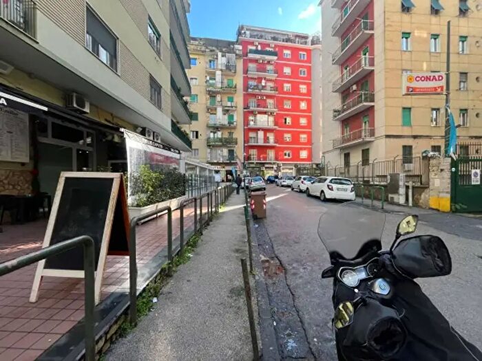 Appartamento trilocale in affitto in Via Bruno Falcomata', Napoli