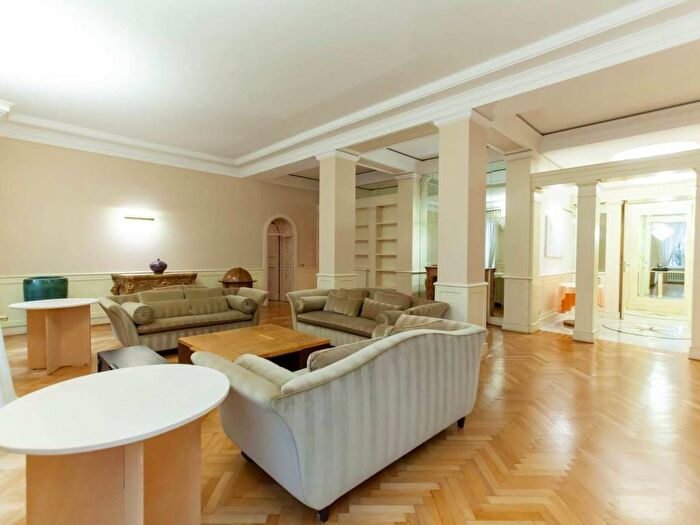 Appartamento con 6 locali in affitto in Viale Gioacchino Rossini, Parioli, Roma