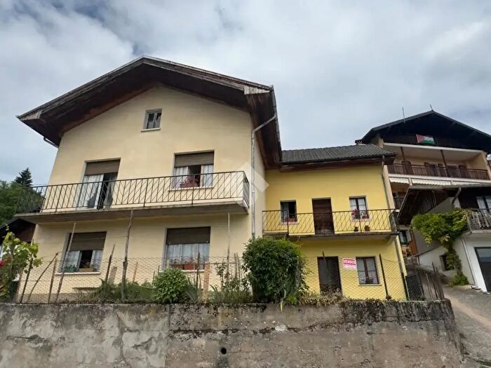 Casa con 6 locali in vendita in Via Pezzè, Lamon