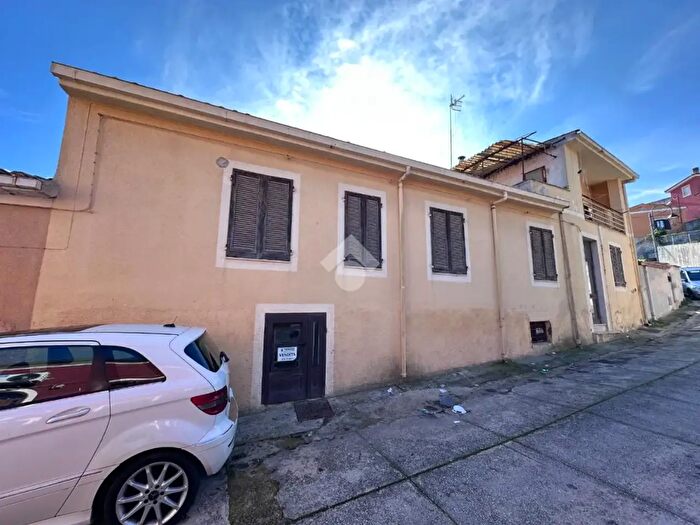 Casa con 5 locali in vendita in Via Santa Vittoria, Ossi