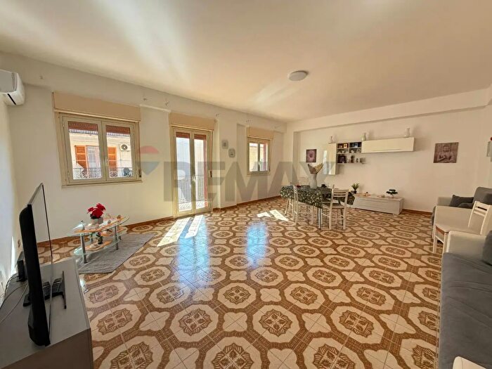 Appartamento con 6 locali in vendita in Giuseppe Giusti, Carini