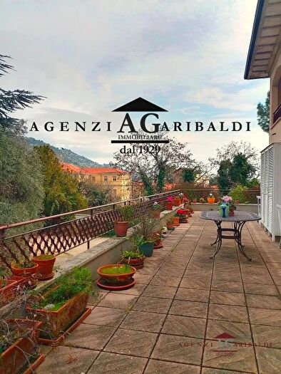 Appartamento quadrilocale in vendita in Corso Mentone, Ventimiglia