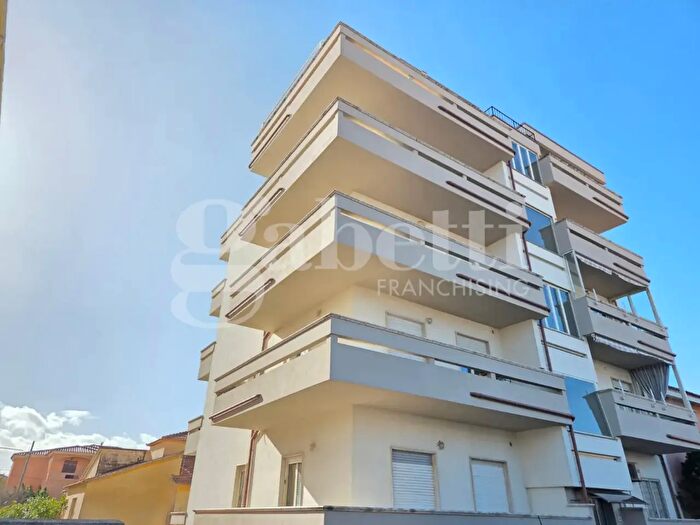 Appartamento trilocale in vendita in Via Michelangelo Buonarroti, Olbia