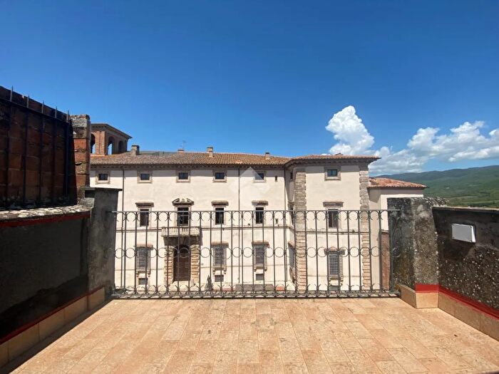 Casa quadrilocale in vendita in Piazza Federico Cesi, Acquasparta