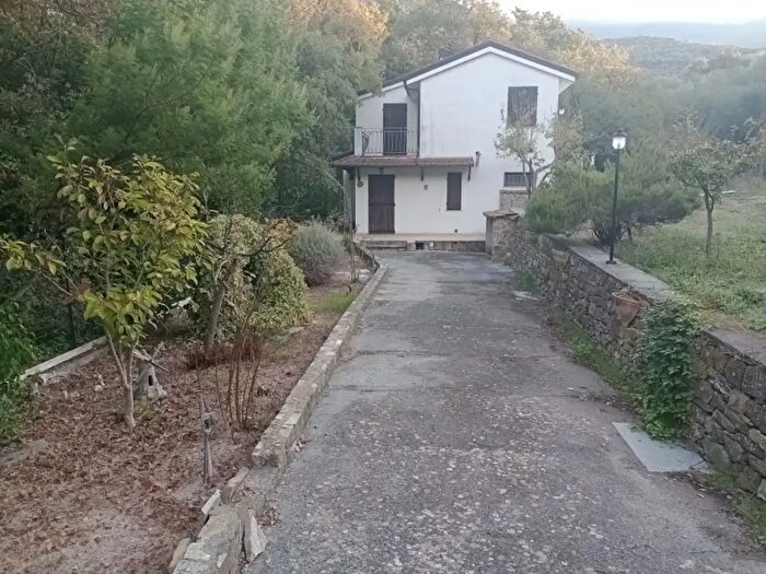 Casa quadrilocale in vendita in Strada Olivastri, Lucinasco