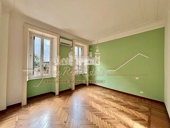 Appartamento quadrilocale in affitto in Via Spartaco, Milano