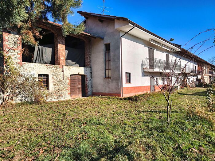 Casa con 7 locali in vendita in Via Ghiare, Barge