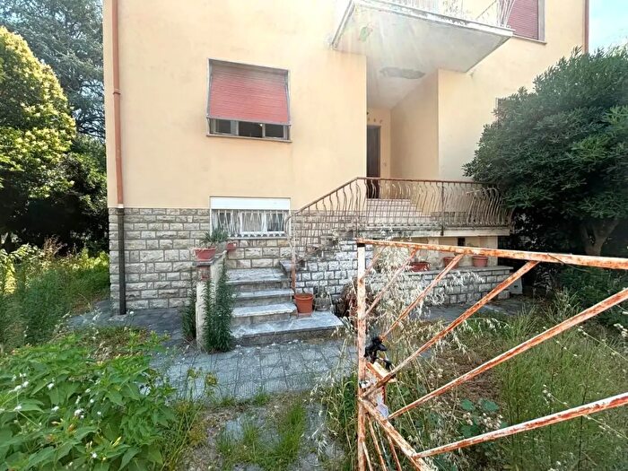 Casa con 5 locali in vendita in Lucca