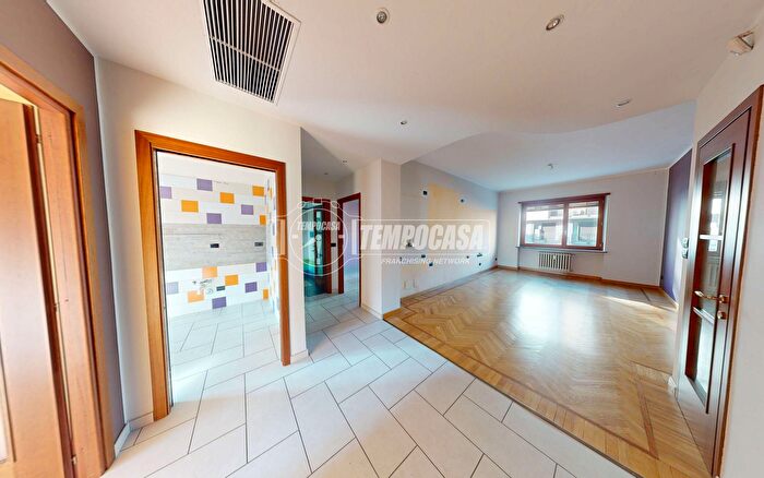 Appartamento quadrilocale in vendita in Corso Giulio Cesare, Torino