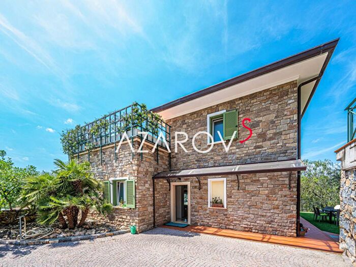 Casa quadrilocale in affitto in Via Generale Vincenzo Rossi, Zona Collinare, Bordighera