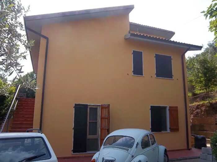Casa con 10 locali in vendita in Sarzana